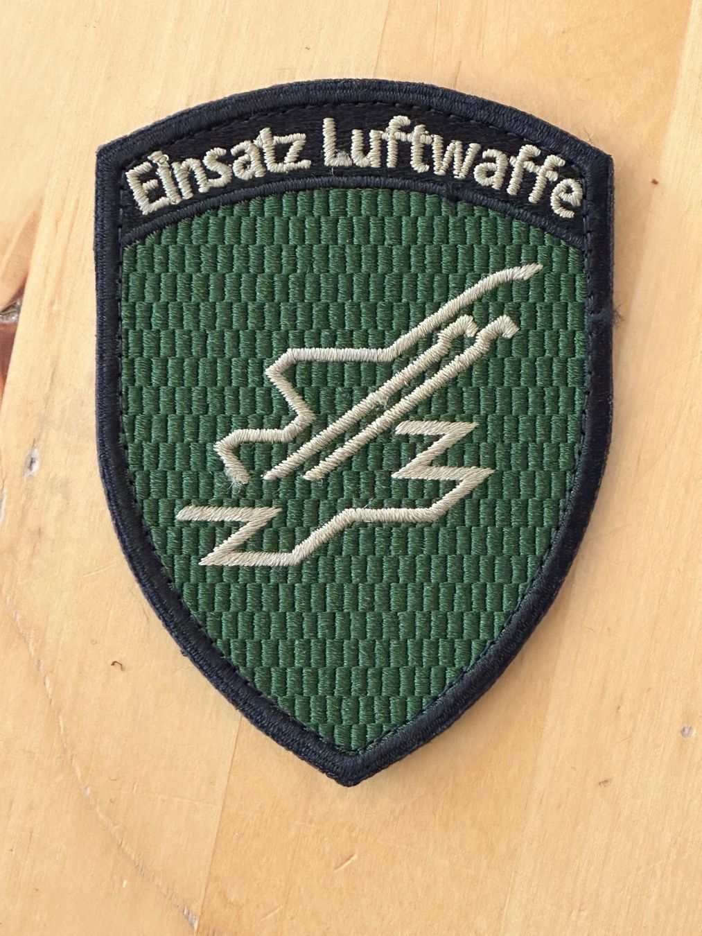 Schweizer Armee Placchette & Badge: Badge militar armée XXI Einsatz Luftwaffe Klett – Usato da Le Lignon venduto da BIGGS