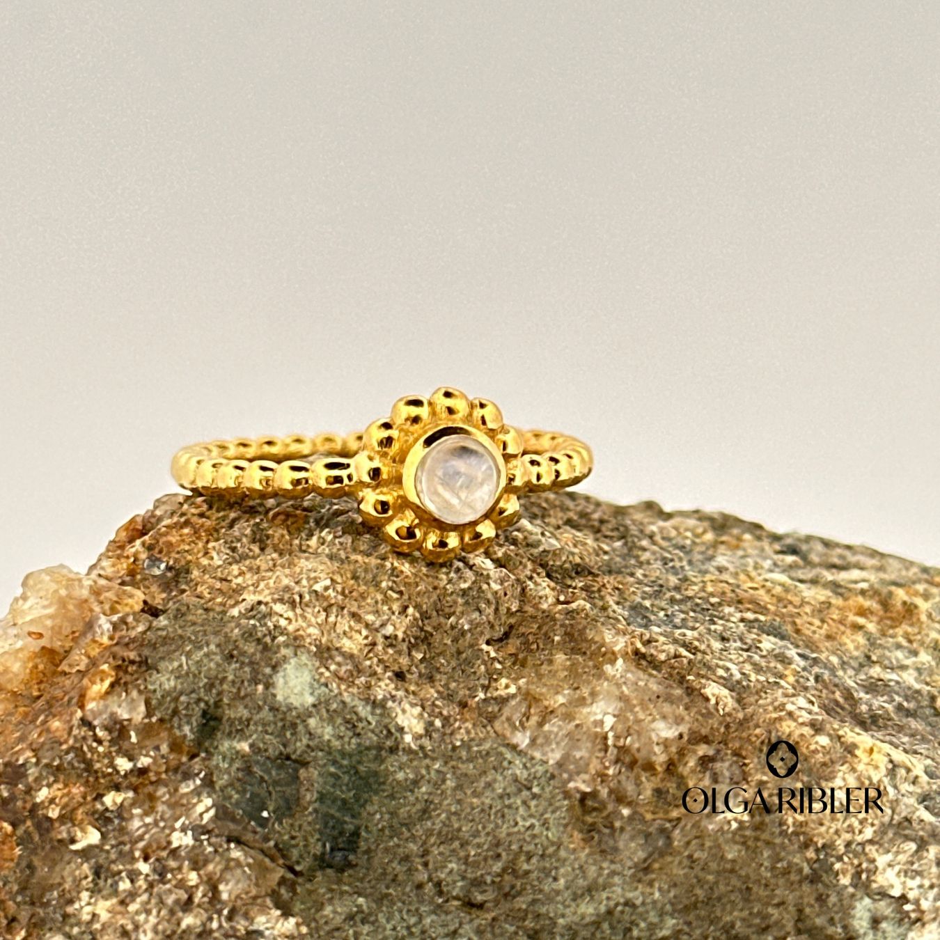 Olga Ribler Anelli: Silberring vergoldet mit Mondstein, Gr.56 – Nuovo (secondo la descrizione) da Luzern venduto da MonikaS03 1
