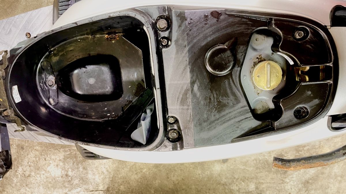 Honda Scooter: Honda Lead 100cc Roller (gebraucht) – Difettoso da Muri b Bern venduto da Mustermann 3