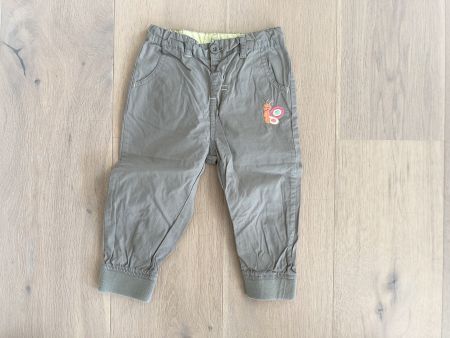 Stoffhose grün, Gr. 86, neuwertig!