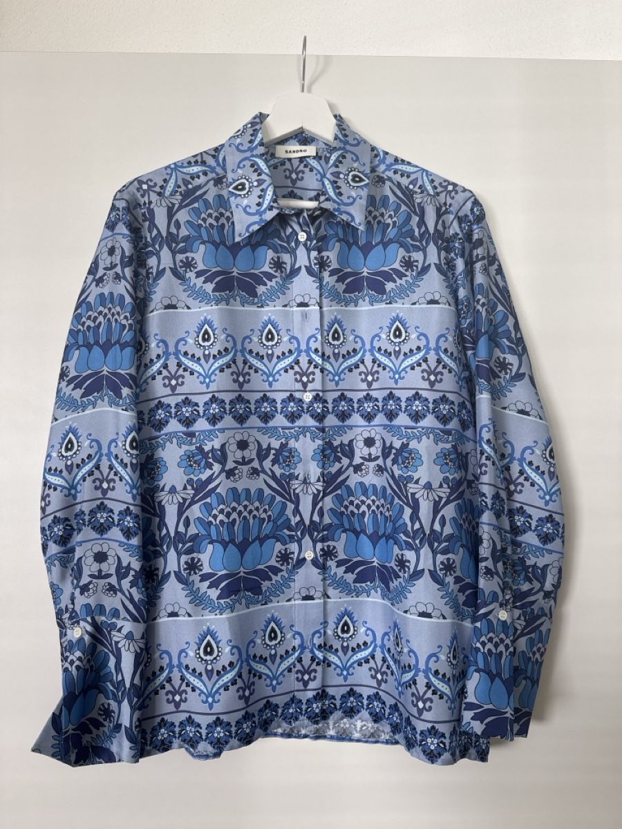 Sandro Camicette: Sandro Silk Shirt with Blue Pattern in Size 0 – Usato da Lachen SZ venduto da cvs_5g7c