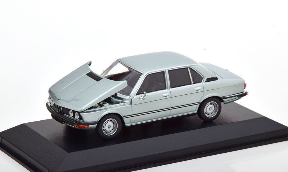 BMW Modellini d'auto: BMW 520 E12 Phase I 1972-1976 hellblau met.      1:43 – Nuovo e nell'imballaggio originale da Gerlafingen venduto da espero88 4