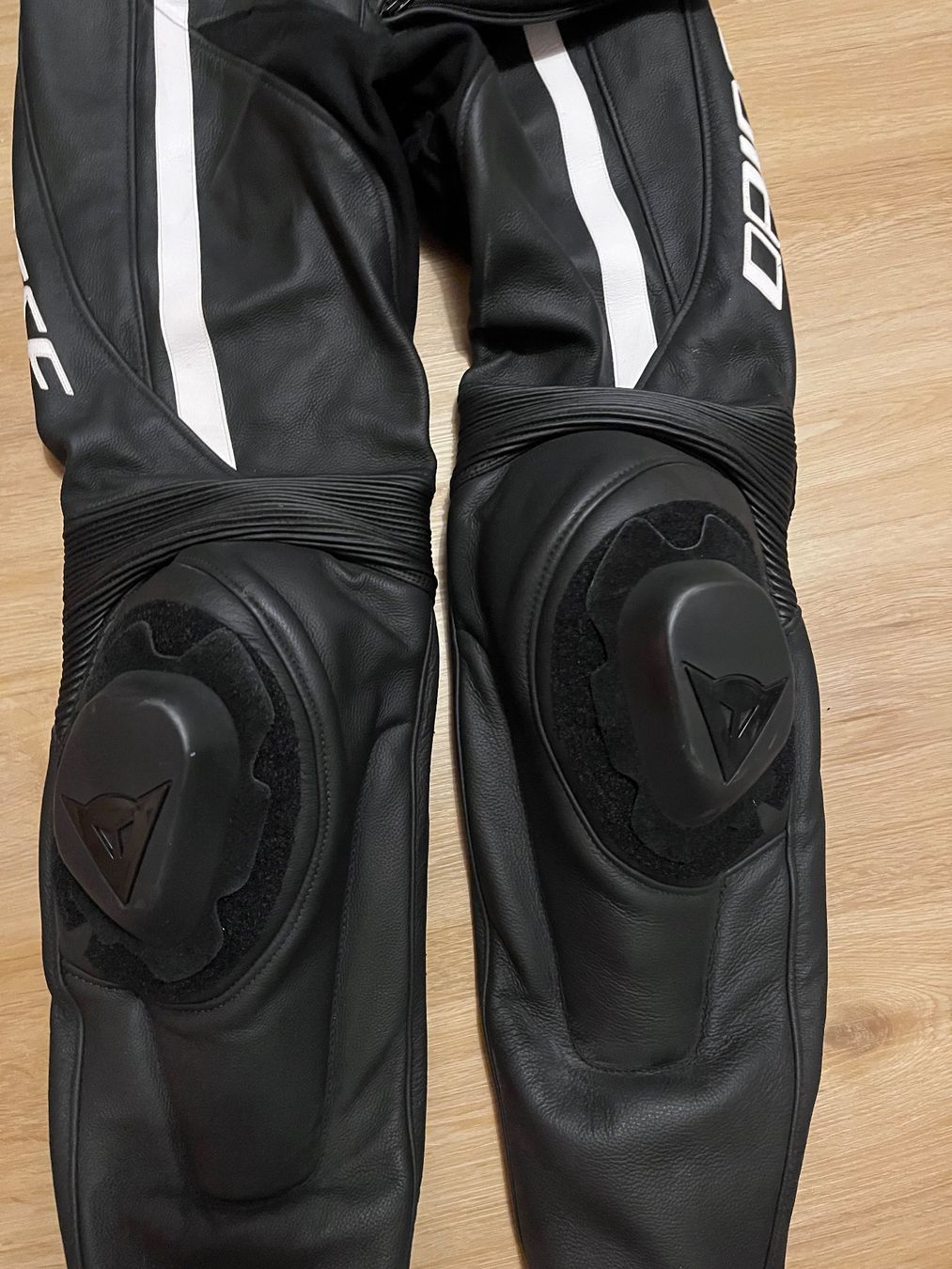Dainese Jacken: Dainese Lederkombi – Neu (gemäss Beschreibung) aus Seewis Dorf von LokiundOdin 3
