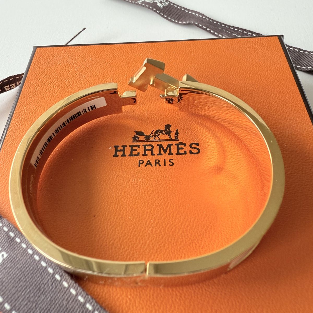 Hermès Bracciali & Braccialetti: Hermès Clic H Bracelet White & Gold ✨ – Nuovo e nell'imballaggio originale da Genève venduto da Sally_LuxxyGeneva 7