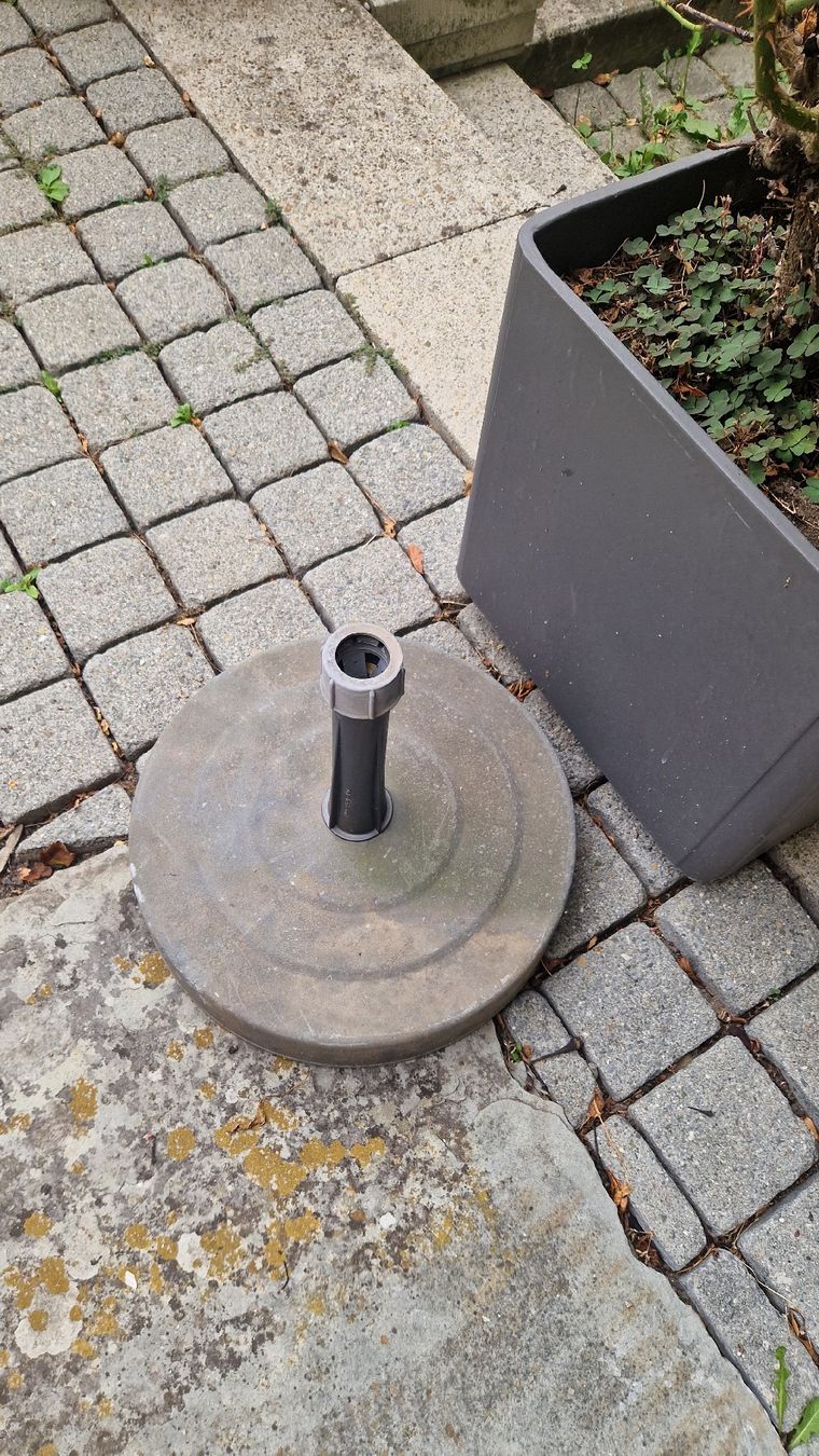 Altro: Schirmständer ca 25kg – Usato da Meilen venduto da and_bf88 1