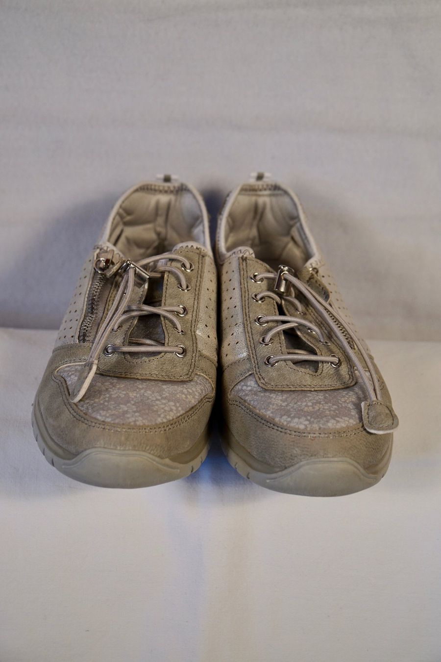 Scarpe da donna: Sneaker Grises - Taille 38 - Neuves – Usato da Haute-Nendaz venduto da Violette123 1