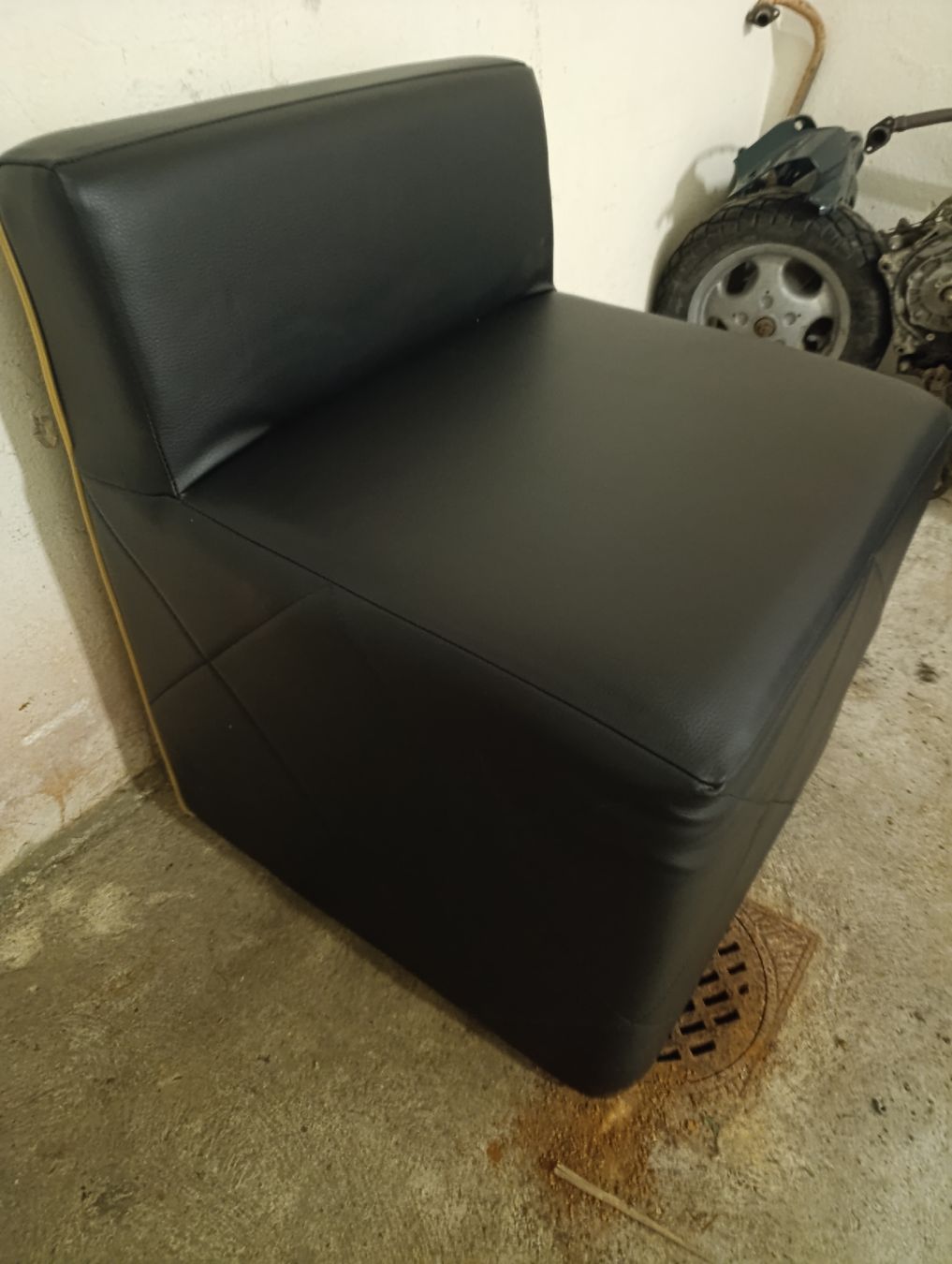 Sgabelli: Kunstleder Stuhl/Hocker Nr1.  – Usato da Romanshorn venduto da dav_h2lv