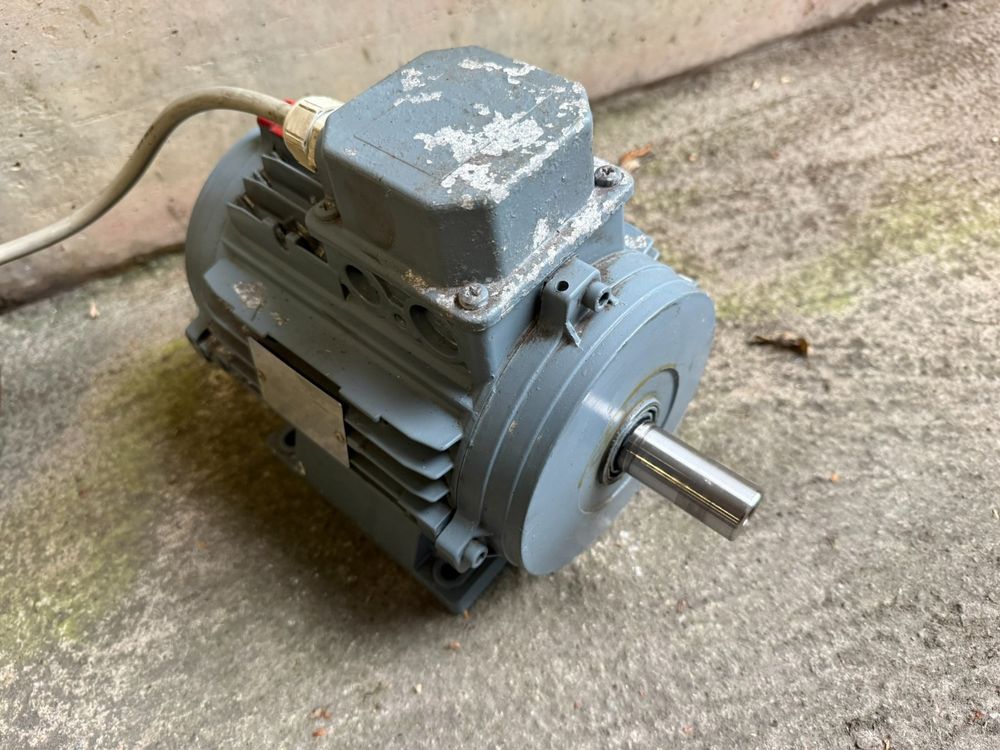 Dreiphasen-Asynchron-Elektromotor 3Kw 4CV PS Flansch B5 2-polig | | Preis Dreiphasen-Asynchron-Elektromotor 3Kw 4CV PS Flansch B5 2-polig | | Preis