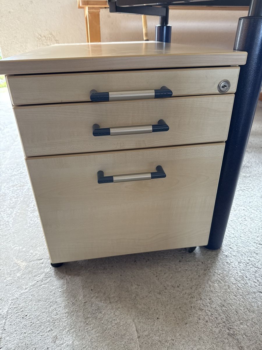 Schreibtische: Schreibtisch mit Schubladencontainer, Top Zustand! – Gebraucht aus Effretikon von ahus 3