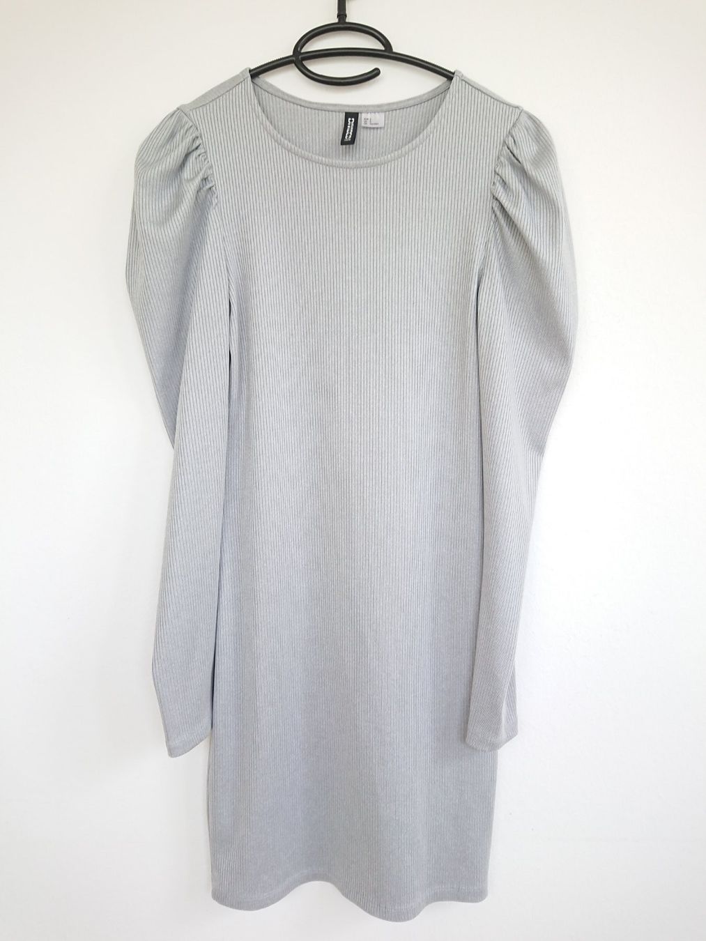 H&M Vestiti: Kleid H&M Divided Gr. 36 eher 34 / XS Silbergrau – Usato da Hallau venduto da CHACLA