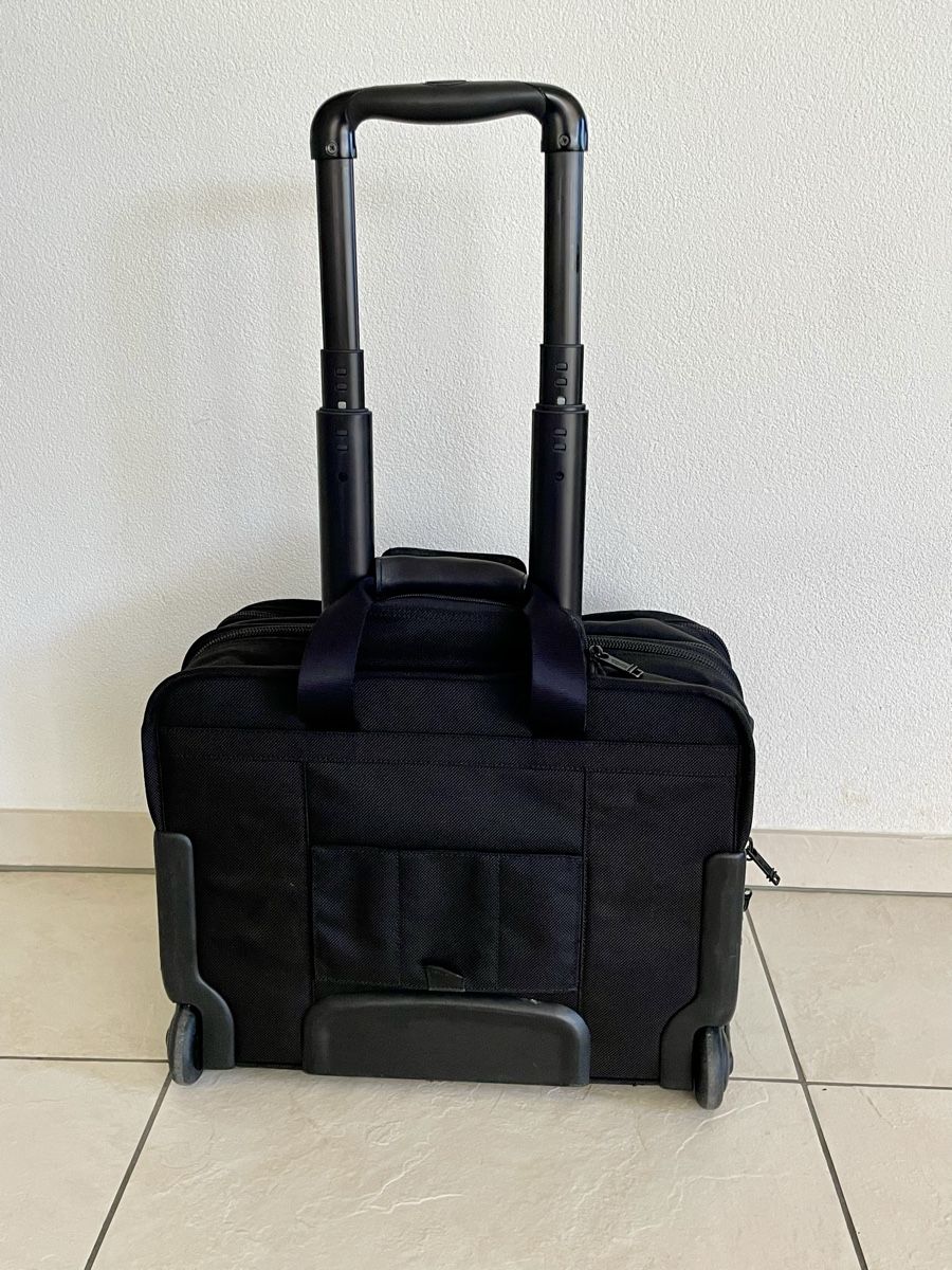 Tumi Valigie & Borse: TUMI Aktentasche / Handgepäck auf Rollen – Usato da Richterswil venduto da Prangins9 5