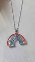 Silberfarbige Kette mit Anhänger Regenbogen Glitzer