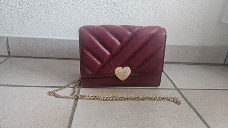 Rote Handtasche 