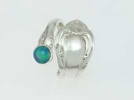 Offener Silberring im Jugendstil mit blau-grünem Opal