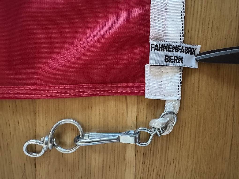 Bandiere: Schweizerfahne 1.2 x 1.2 m – Usato da Belp venduto da mar_d6w8 1