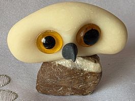 Eule Figur Naturstein Handgmacht und wunder schön sie Foto