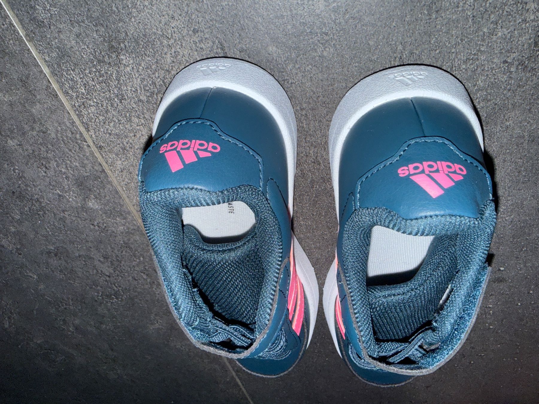 Adidas Scarpe per ragazze: Adidas Turnschuhe Gr. 29 NEU – Nuovo e nell'imballaggio originale da Worblaufen venduto da Savanne05 1
