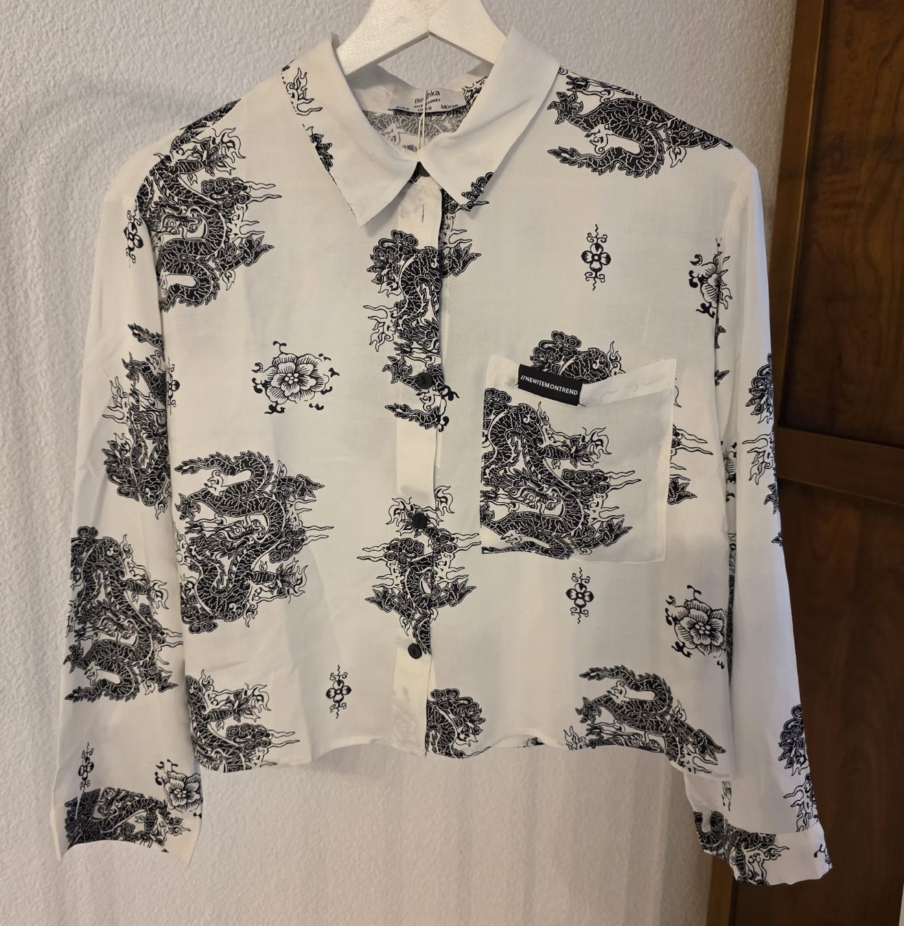 Bershka Camicette: Bershka Bluse mit Drachenmuster / Gr. S – Nuovo (secondo la descrizione) da Rheinfelden venduto da Julanna