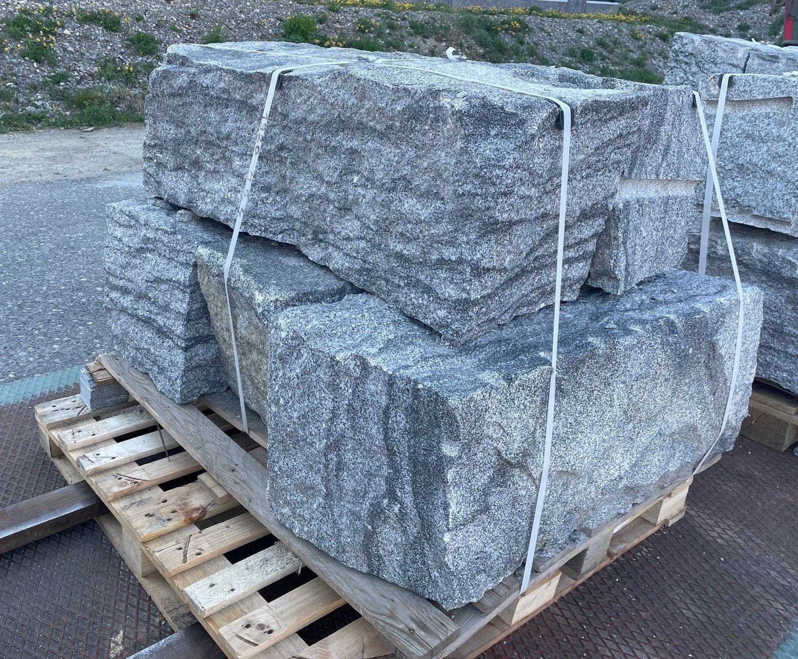 Steine & Dachziegeln: Granit Mauersteine / Quadersteine – Neu (gemäss Beschreibung) aus Aarau von natursteinhandel