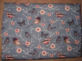 Baumwollstoff blaugrau mit Blüten und Vögeli Reststück!