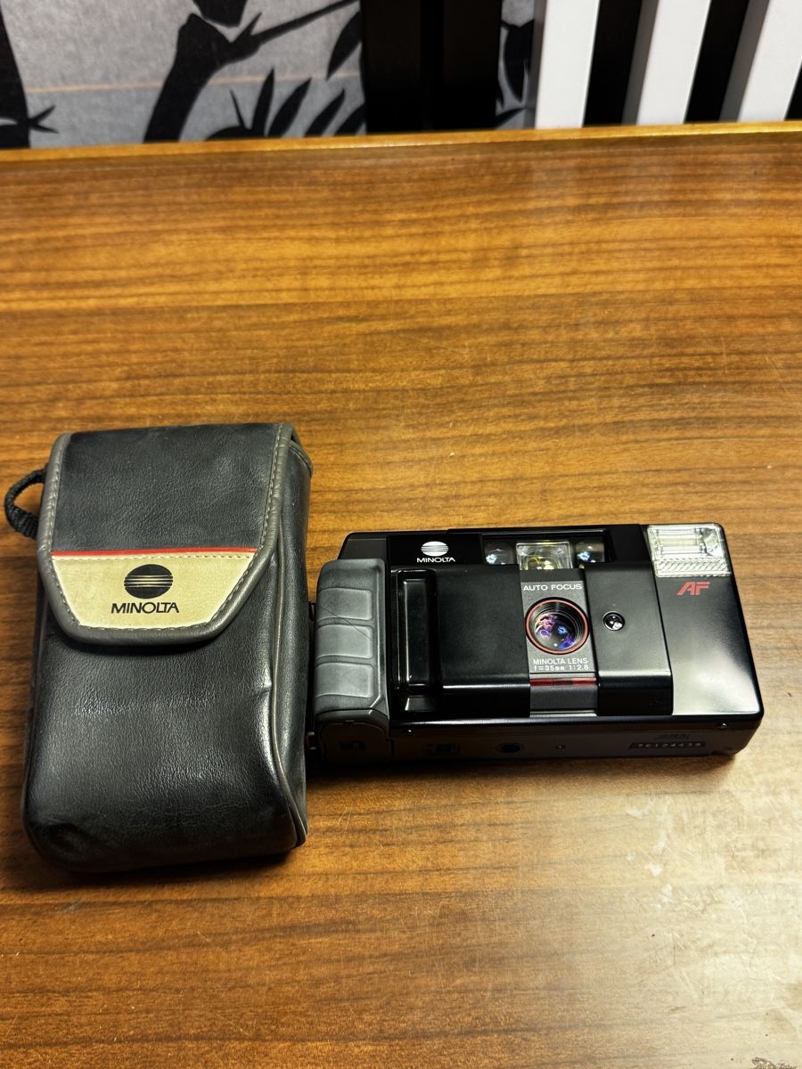 Fotocamera: Minolta MAC-7 AF, Kompaktkamera mit Etui, – Usato da Schlieren venduto da Eldi84