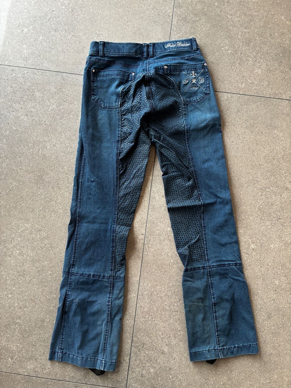 Felix Bühler Pantaloni: Pantalon équitation large T38 – Usato da Corcelles-près-Payerne venduto da CyndelleMaiwen 1