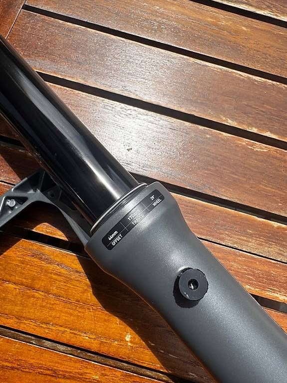 Rockshox Pezzi di ricambio: Fourche Rockshox ZEB Ultimate 29" 170mm – Usato da La Tour-de-Trême venduto da w.max 2