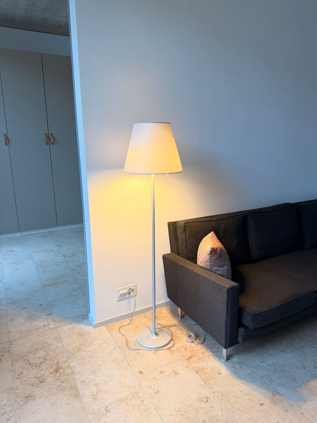 Artemide Lampen: Artemide Melampo Stehleuchte / Stehlampe – Gebraucht aus Kilchberg ZH von atn_99xt 1