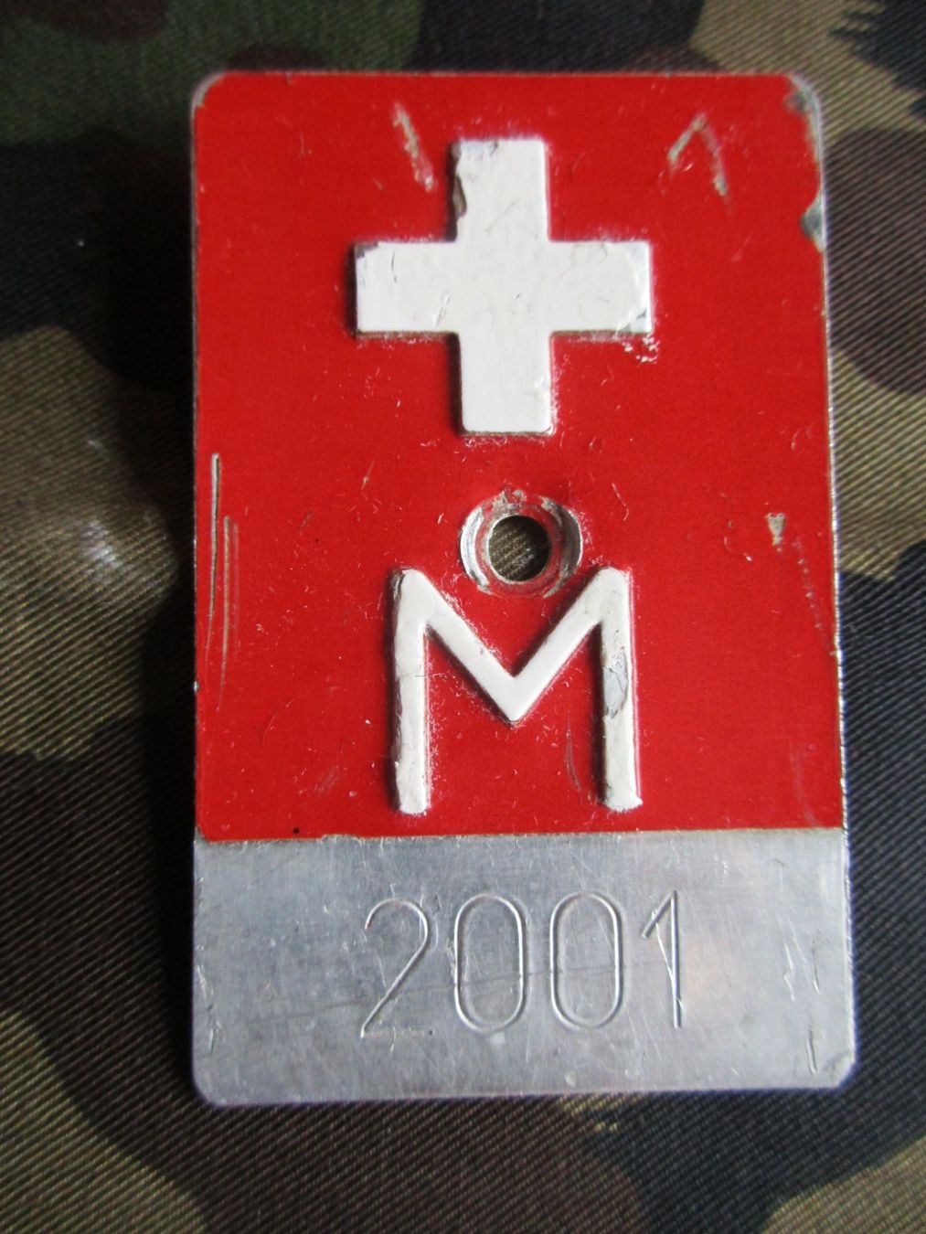 Schweizer Armee Insegne: Militär-Velonummer "M 2001" der Schweizer Armee – Usato da Schafisheim venduto da reno007