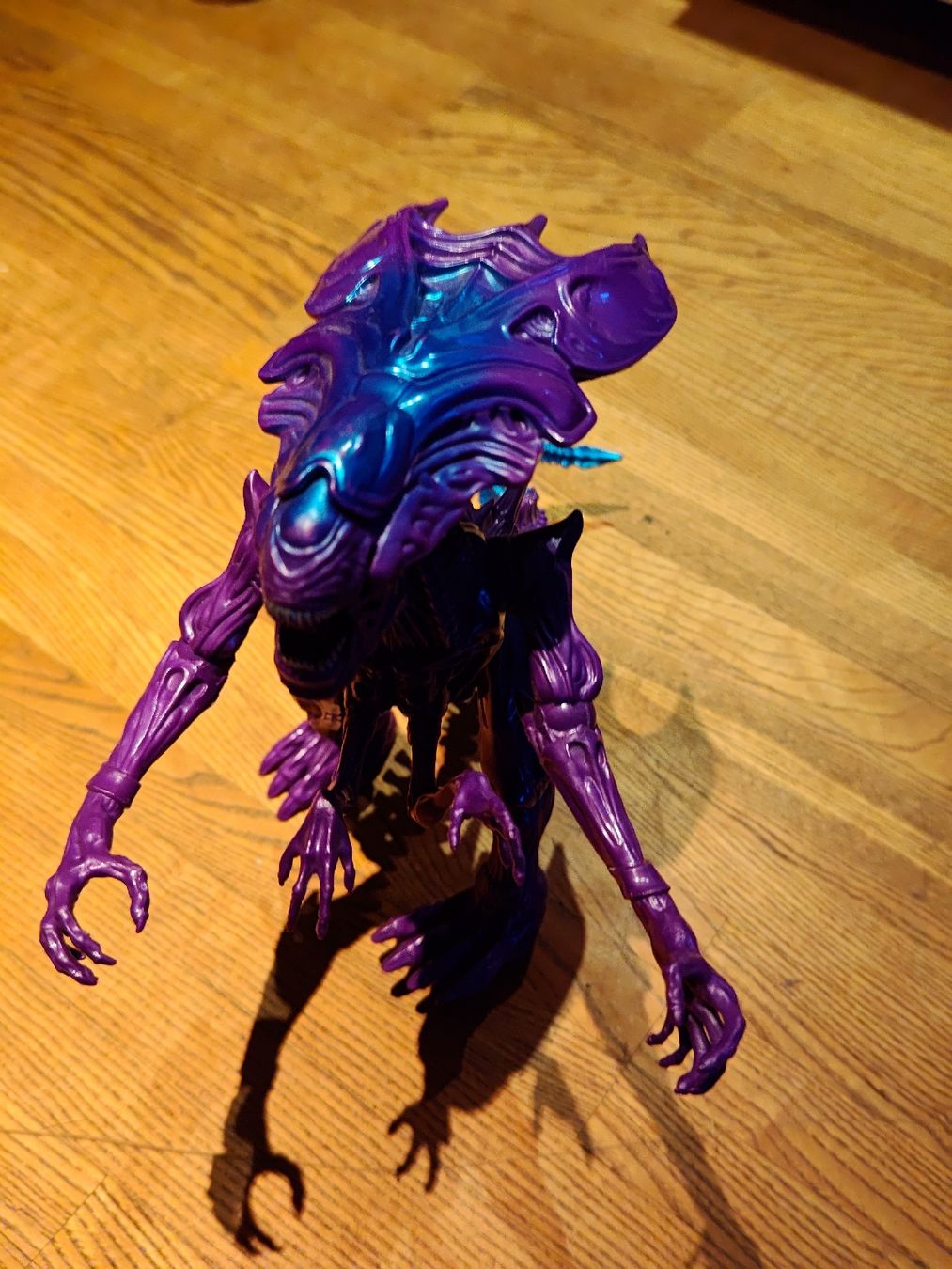 Spielzeuge: Alien Queen Figure Purple Blue 2004 Toy – Gebraucht aus Flüelen von Dermudas