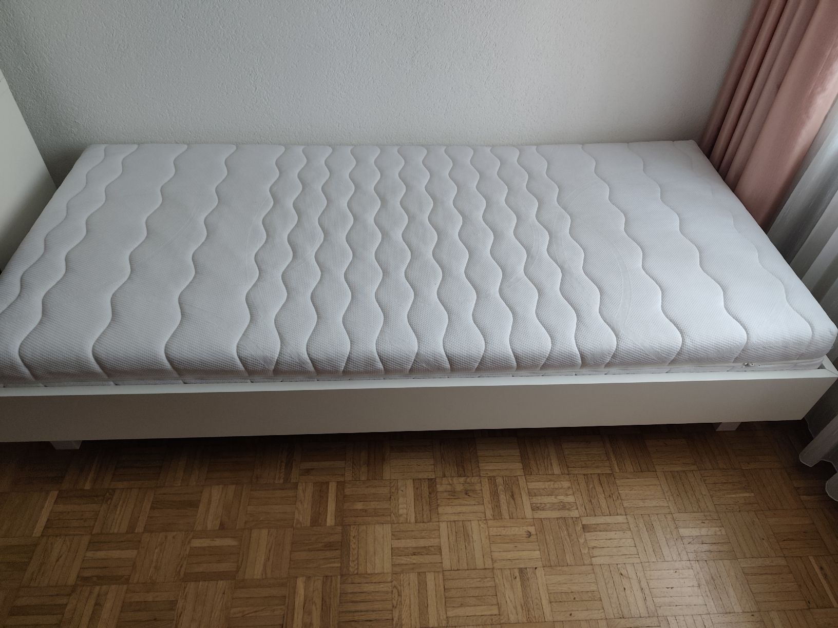 Letti: Einzelbett mit Matratze – Usato da Egerkingen venduto da Hinkepunk