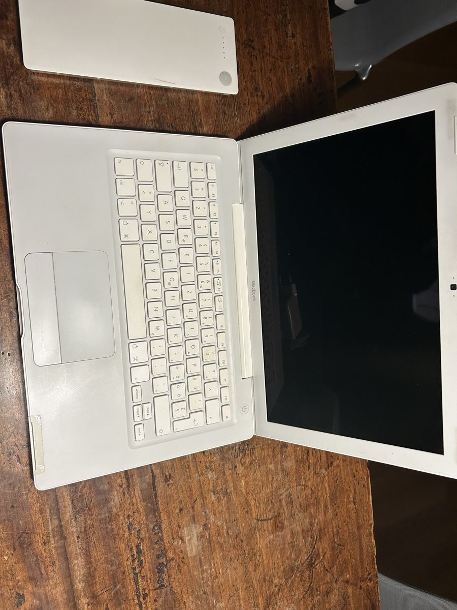 Apple Notebooks: Apple MacBook 13" 2006 A1181 – Defekt aus Bellinzona von Yoichi 1