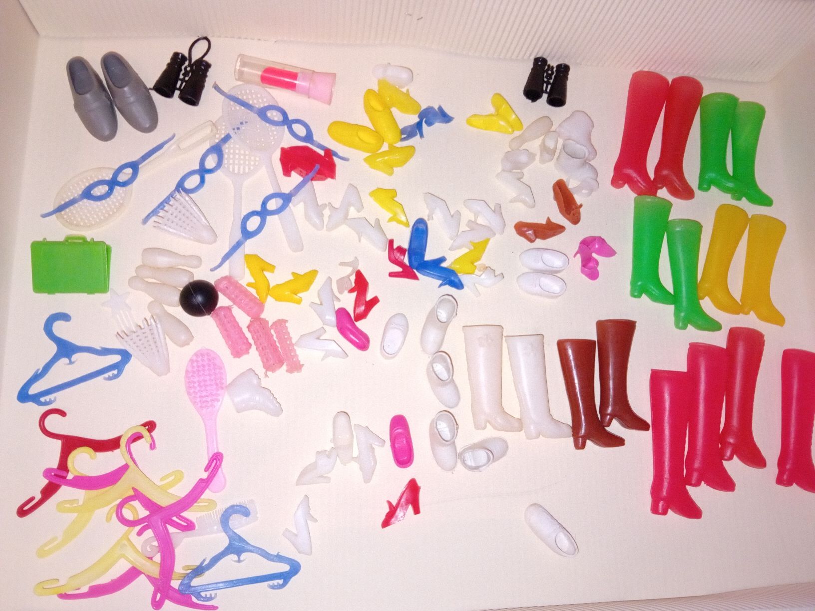 Bambole: abiti vintage Barbie + di 80 pezzi – Usato da Biasca venduto da Old_6blh 8