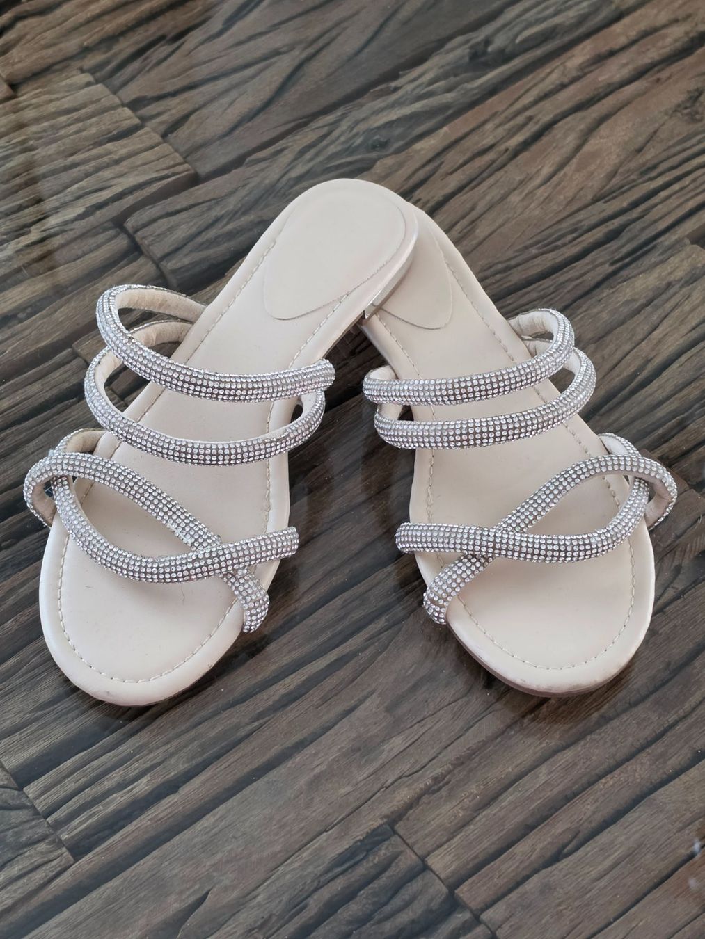 Scarpe da donna: Glamour-Sandale mit Strass,Gr 37 – Usato da Birr venduto da V-K
