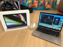 MacBook Pro 13" M1 (2020) – 16 GB / 2 TB – Space Gray – top