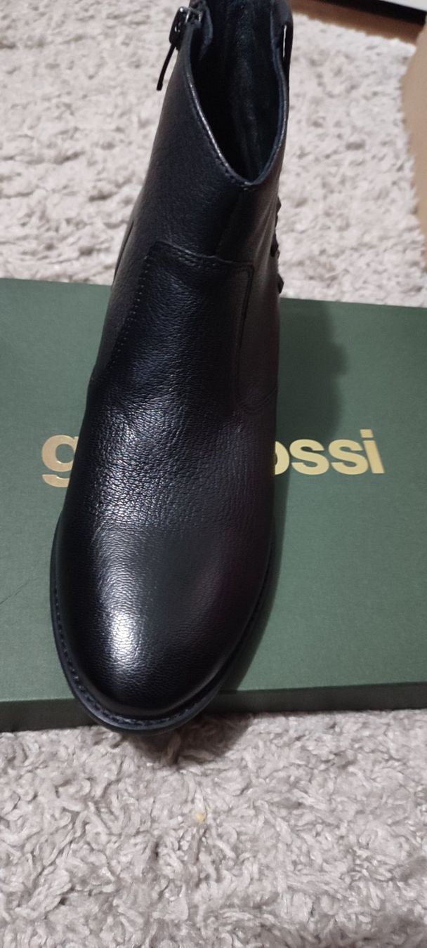 Scarpe da donna: Bottines en cuir noir – Nuovo e nell'imballaggio originale da St-Cergue venduto da Neviana 2