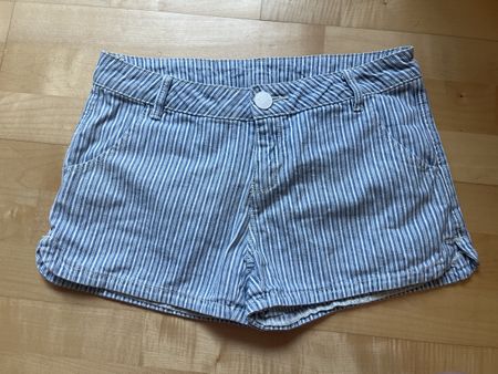 Sommerliche Shorts, Gr. 176, gestreift