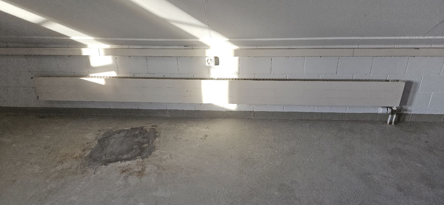 Radiatori: 3x Heizkörper Radiator 300cm Komplett – Usato da Nürensdorf venduto da salibeer