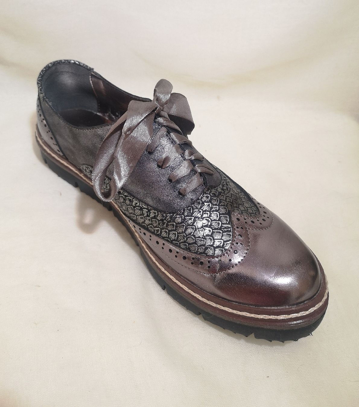 Scarpe da donna: Halbschuhe Gr. 40 silber - Spendenaktion – Nuovo (secondo la descrizione) da Unterkulm venduto da Beljasch 1