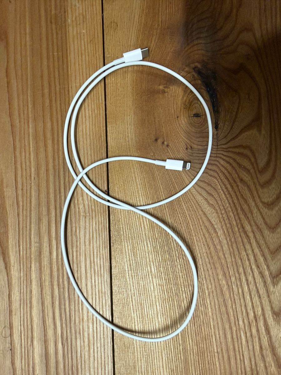 Apple Cavi: Apple Ladekabel 1m USB-C Lightning – Usato da Goldingen venduto da Thomas.Perrin