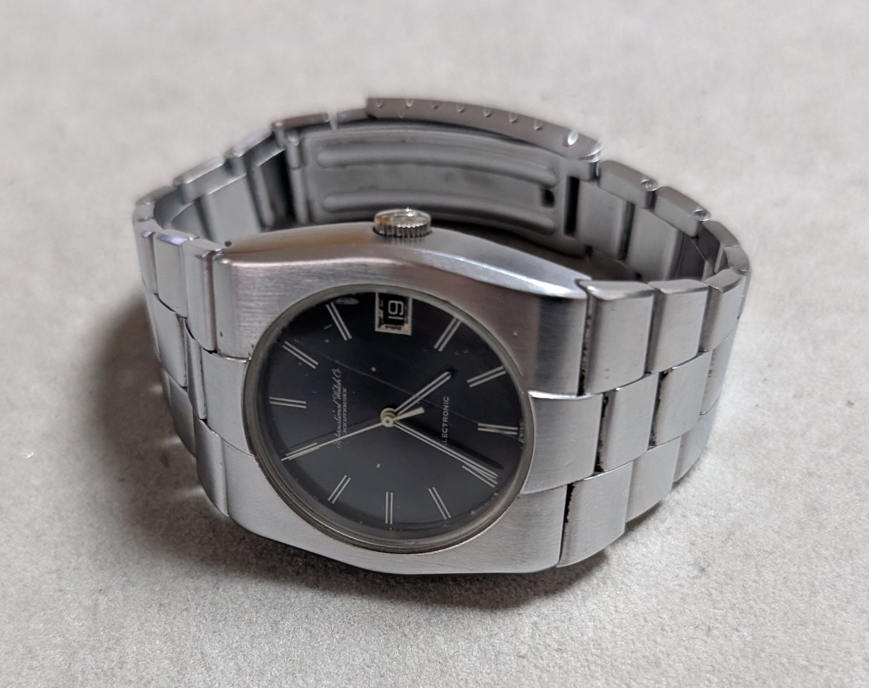 IWC Montres: IWC Electronic Uhr Stahlband – Défectueux à Oberbüren par Space20 4