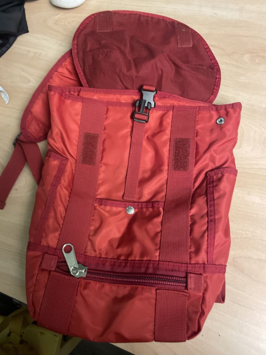 Benetton Borse & Zaini: Neuer Roter Benetton Kinder Rucksack – Nuovo (secondo la descrizione) da Obergerlafingen venduto da cabo4 4