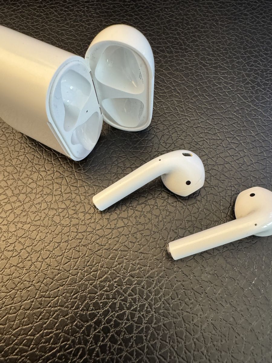 Apple Casques audio: AirPods 2ème gén. – D'occasion à Sugiez par Azeros 2