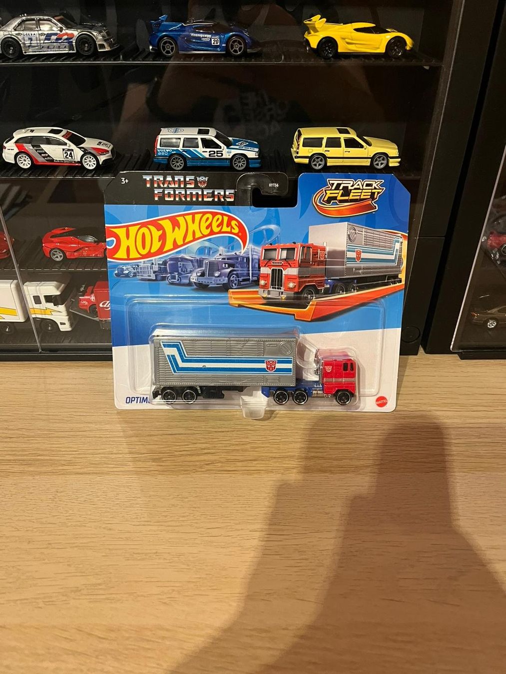 Hot Wheels Modellini d'auto: Hotwheels Track Fleet Obtimus Prime – Usato da Treyvaux venduto da nil_jy5p