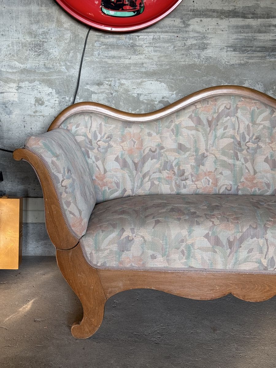 Divani: Antikes Sofa / Holzsofa / Zweiersofa – Usato da Port venduto da GaragenGold 1