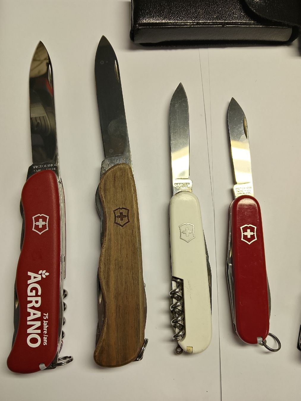Victorinox Coltelli tascabile: Lot Victorinox Sackmesser und Multitool  – Usato da Grenchen venduto da watchthewatch 1