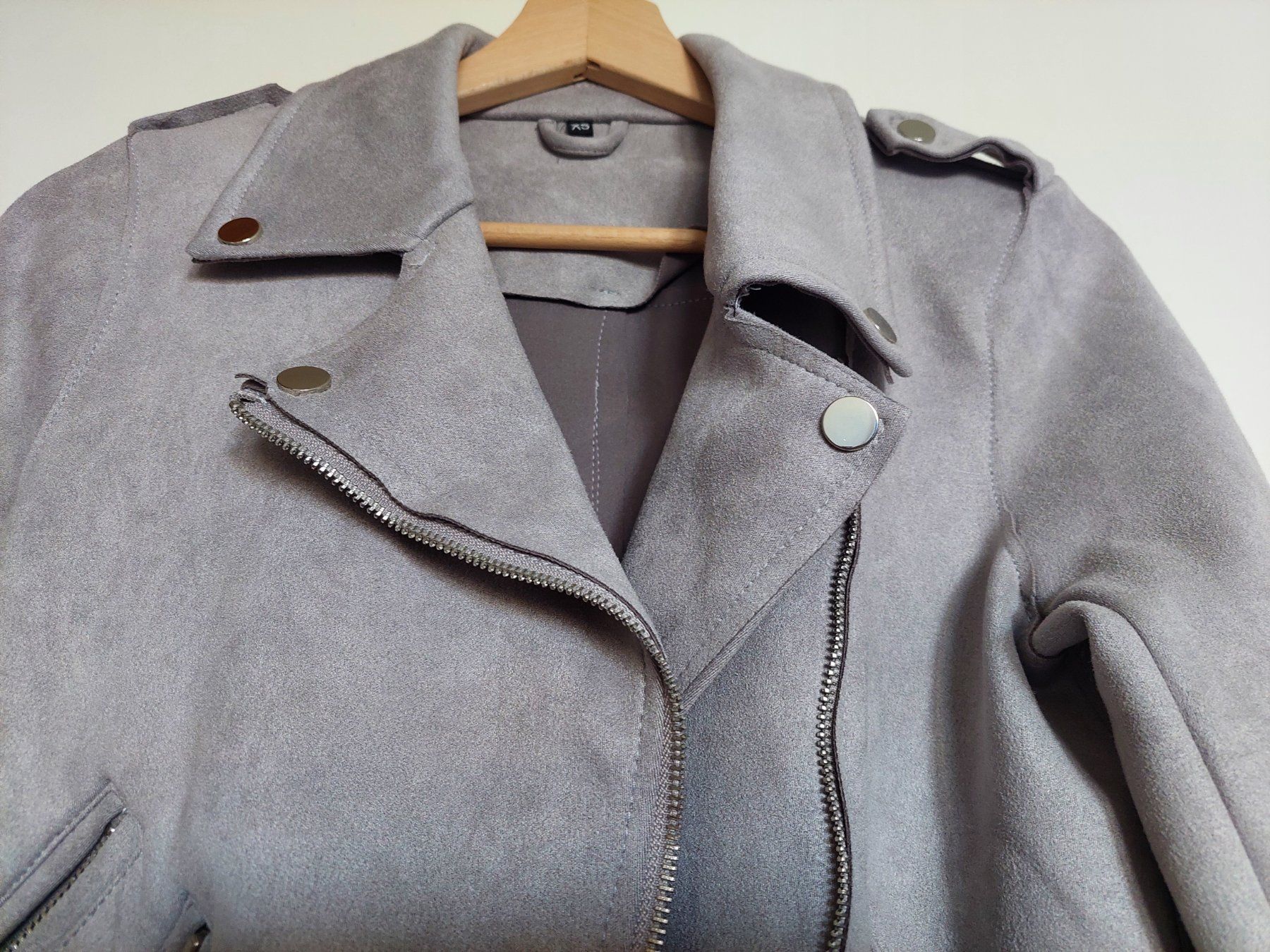 Giacche: HELLGRAUE KURZE JACKE GR. XS – Usato da Münchenstein venduto da Strupfi 1