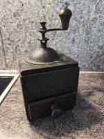 Antike Kaffeemühle aus Holz - Vintage Hingucker!