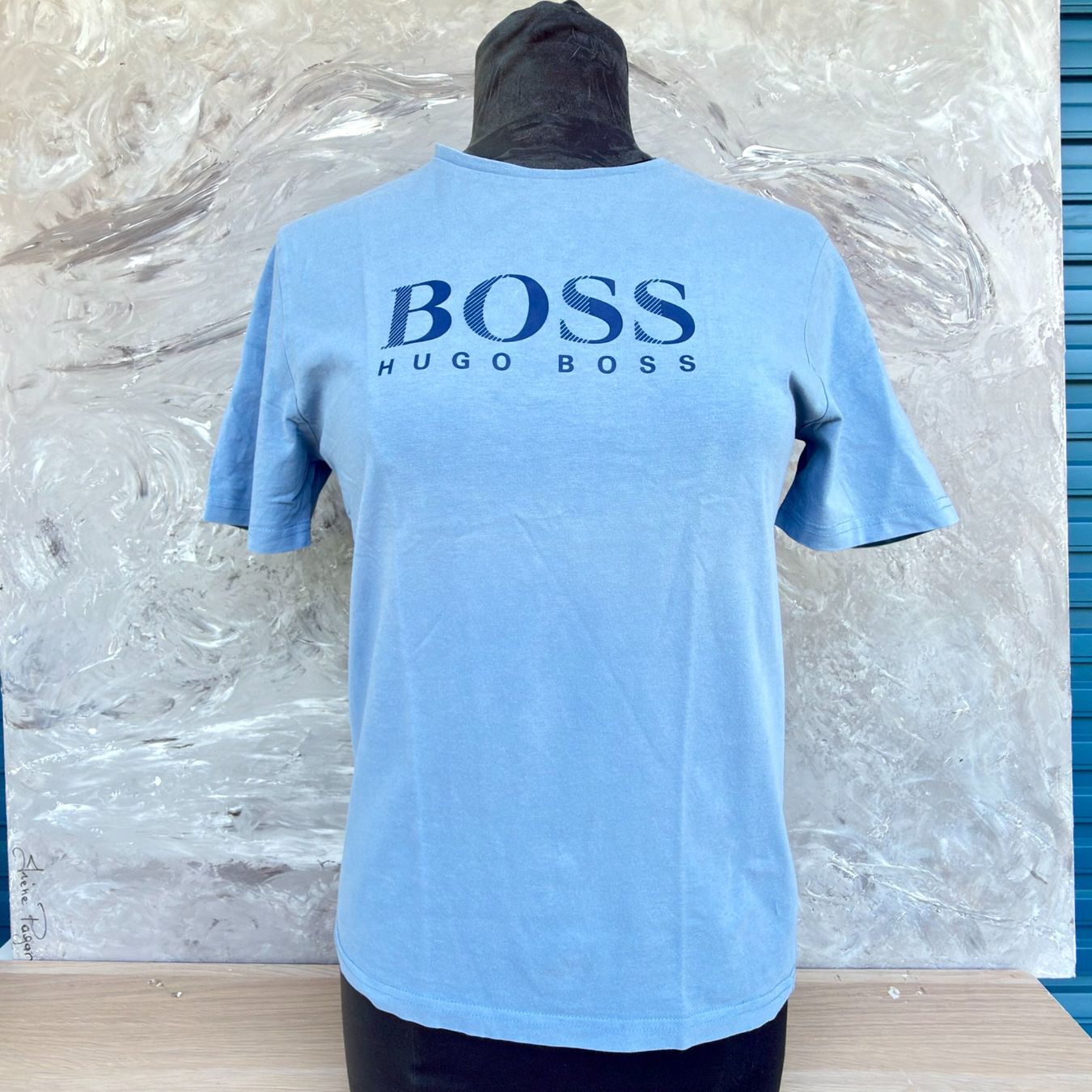 Hugo Boss T-shirt: T-shirt Hugo Boss Logo – Usato da Thônex venduto da Suisse.Shopping