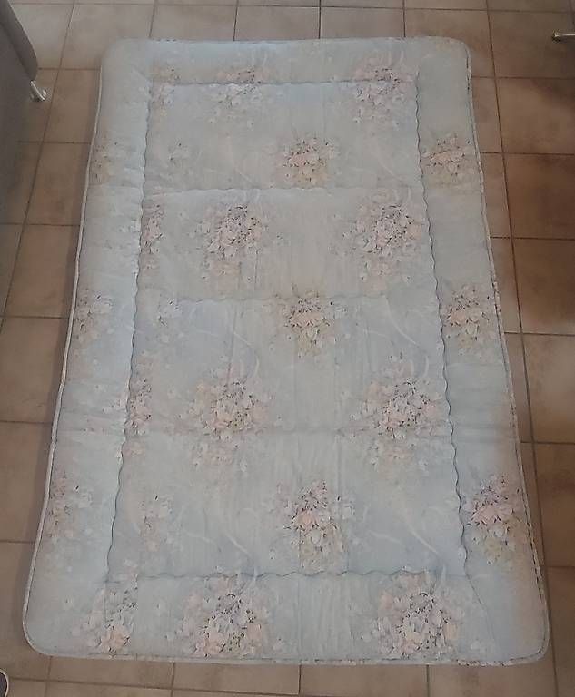 Materassi: futon – Usato da La Sarraz venduto da Eliza45